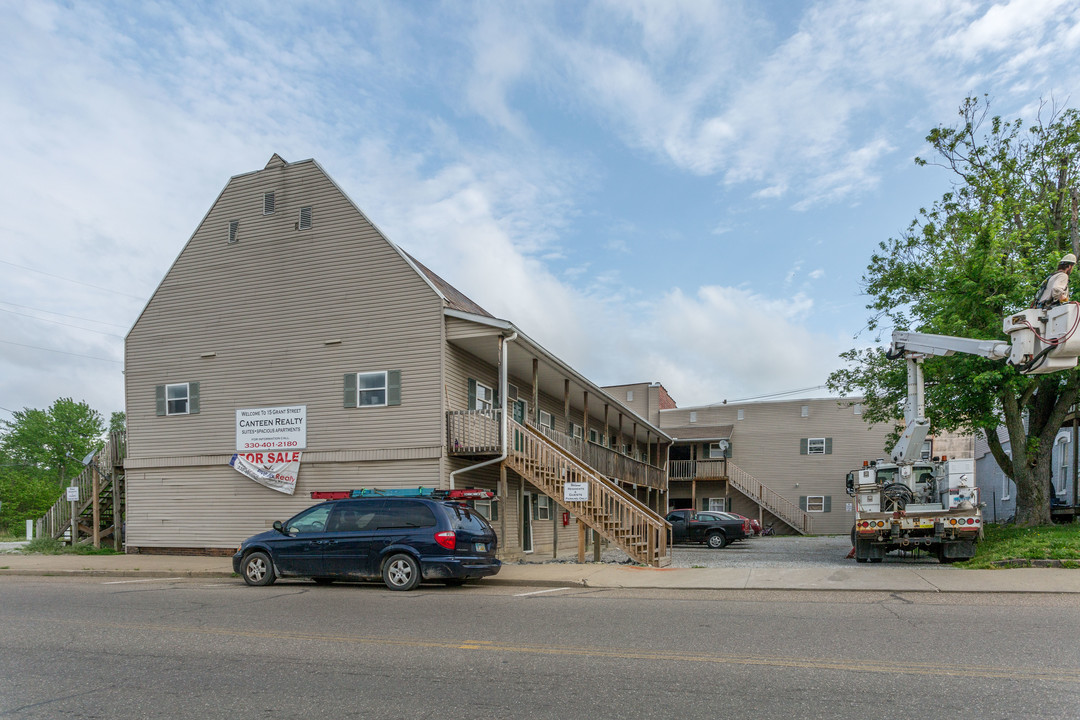 15 Grant St in Dennison, OH - Foto de edificio