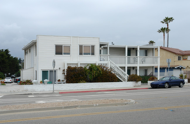 2005-2011 Pierpont Blvd in Ventura, CA - Foto de edificio - Building Photo