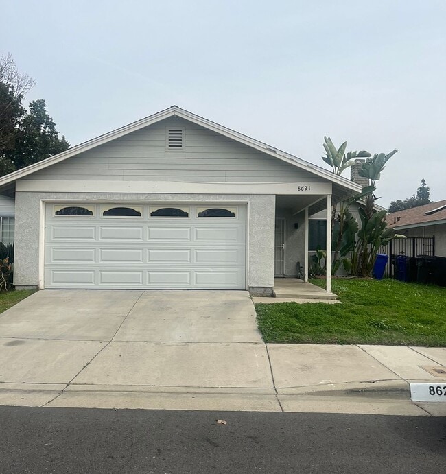 8621 Andover Pl