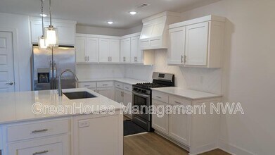 3008 E Coolridge St in Fayetteville, AR - Building Photo - Building Photo