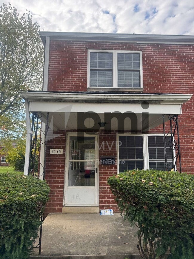 2135 Ridgeview Rd in Upper Arlington, OH - Building Photo - Building Photo