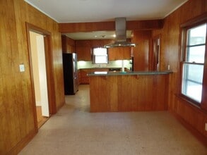 102 E Park Ave in Victoria, TX - Building Photo - Building Photo