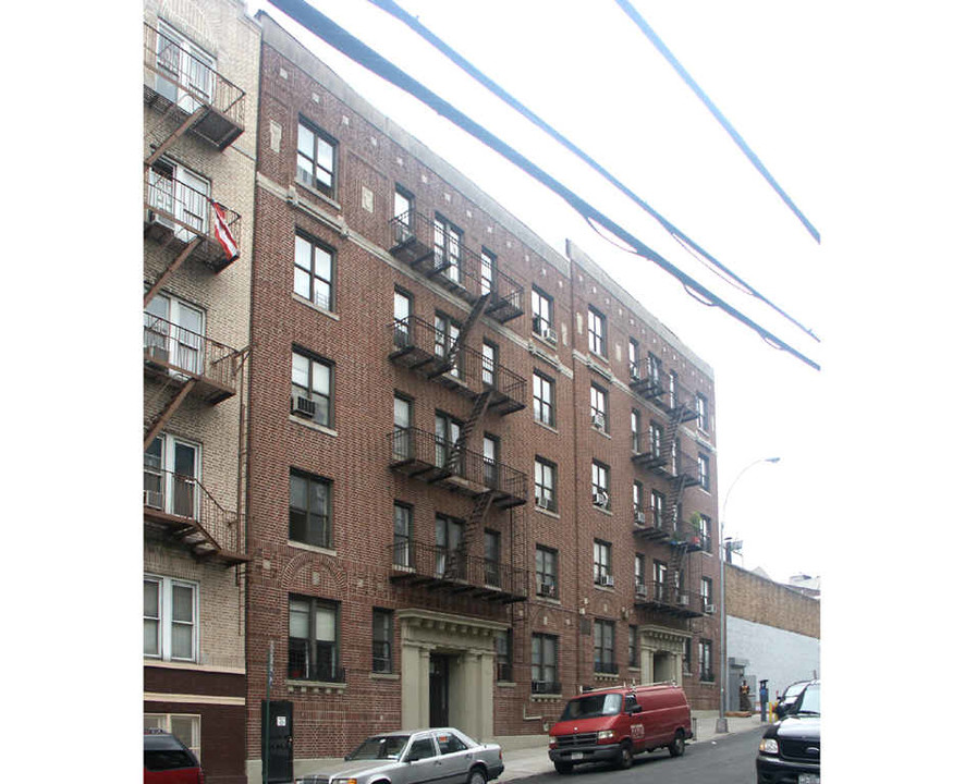 2483-2489 Tiebout Ave in Bronx, NY - Building Photo