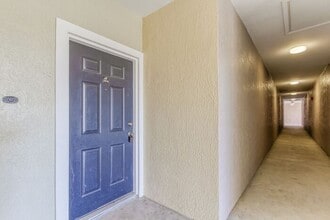 3209 Parkchester Square Blvd in Orlando, FL - Foto de edificio - Building Photo