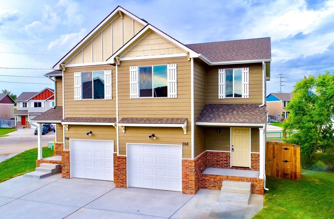 708 S Deer Hvn St in Wichita, KS - Building Photo