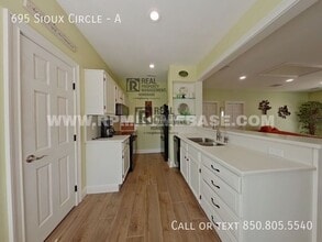 695 Sioux Cir in Crestview, FL - Building Photo - Building Photo