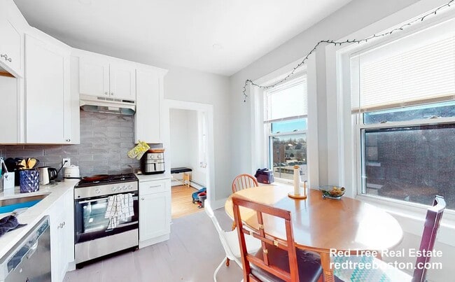 1284 Commonwealth Ave, Unit 7 in Boston, MA - Building Photo - Building Photo