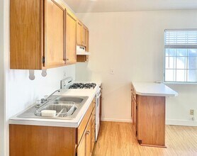 362 Ralcam Pl in Costa Mesa, CA - Building Photo - Building Photo