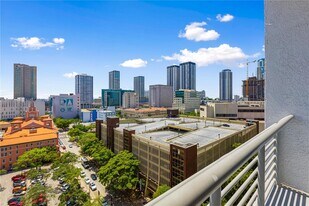 133 NE 2nd Ave, Unit 1215 in Miami, FL - Building Photo