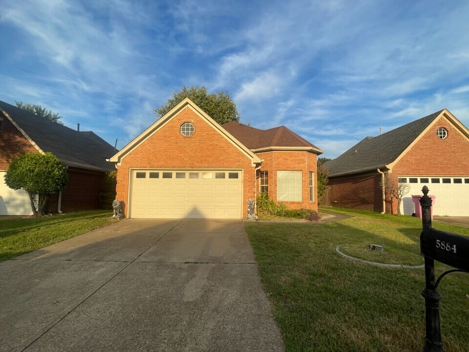 5884 Alexandria Ln in Southaven, MS - Building Photo