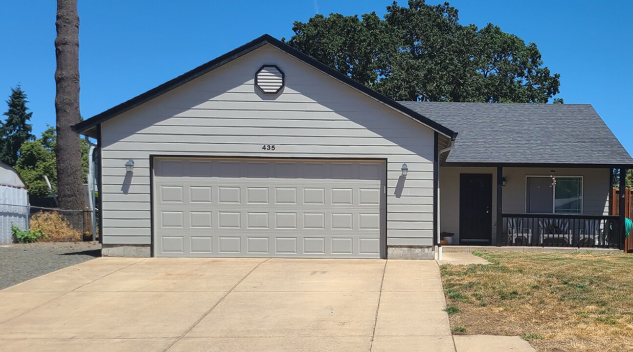 435 Helen St in Eugene, OR - Building Photo