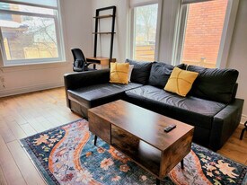 389 Lansdowne Ave in Toronto, ON - Building Photo