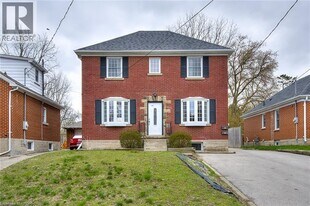 40 Brunswick Ave in Kitchener, ON - Building Photo