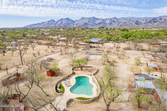 9035 E Woodland Rd, Unit B11 in Tucson, AZ - Building Photo - Building Photo
