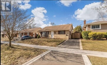 608 Thornwood Ave in Burlington, ON - Building Photo - Building Photo