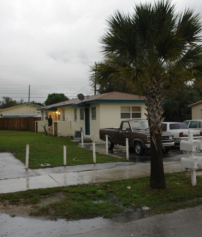 711 SW 9th St in Hollywood, FL - Building Photo - Building Photo