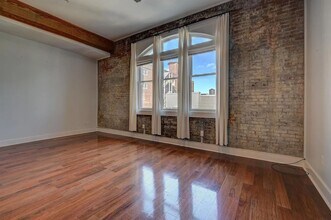 435 S Front St, Unit 308 in Memphis, TN - Foto de edificio - Building Photo