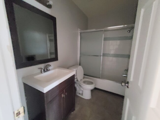 8720 Orion Ave, Unit 21 in Los Angeles, CA - Building Photo - Building Photo