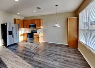 1302 Spanish Moss Dr in Burleson, TX - Building Photo - Building Photo