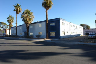 Van Patten San Franciscan Apartments in Las Vegas, NV - Foto de edificio - Building Photo