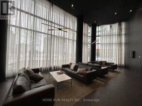 3900 Confederation Pkwy in Mississauga, ON - Building Photo - Building Photo