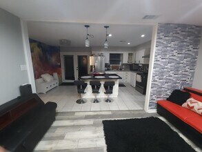 302 Larbre Rd in Savannah, GA - Building Photo - Building Photo