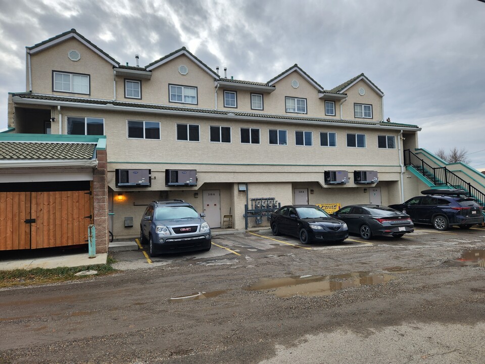318-3182 2 Ave in Strathmore, AB - Building Photo