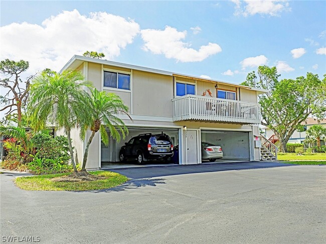 3338 Ottawa Cir in Ft. Myers, FL - Foto de edificio - Building Photo