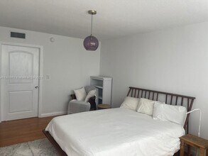 7118 Bonita Dr-Unit -04 in Miami Beach, FL - Building Photo - Building Photo