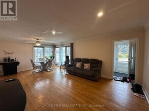 3616 Dorchester Rd in Niagara Falls, ON - Building Photo - Building Photo