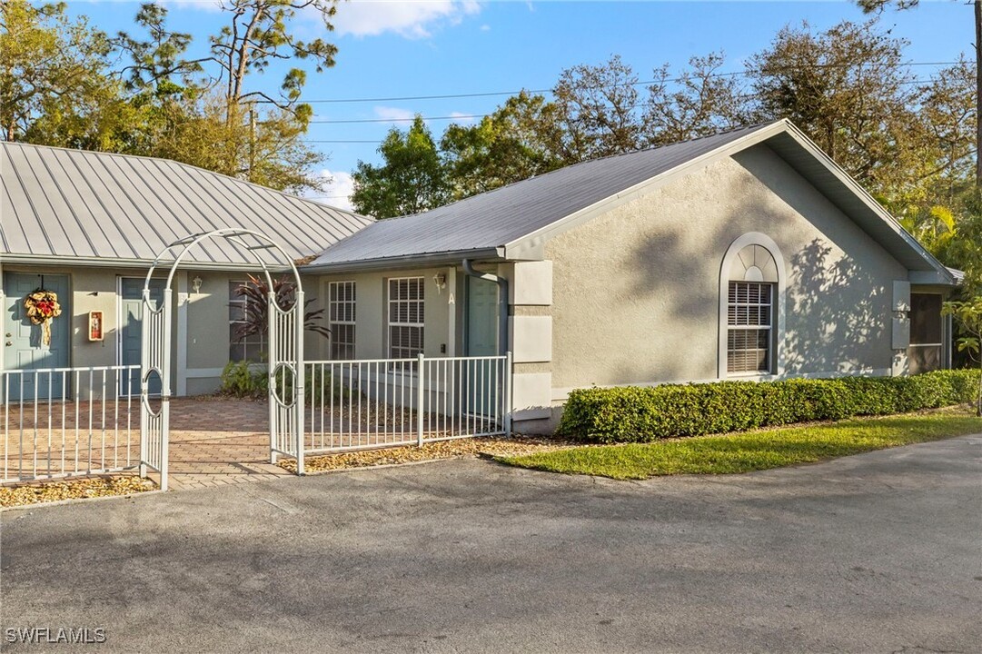 6254 Vista Garden Way in Naples, FL - Building Photo