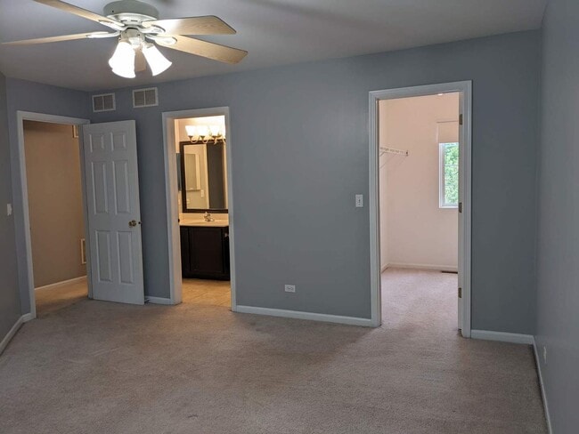 3994 Blackstone Dr in Aurora, IL - Building Photo - Building Photo