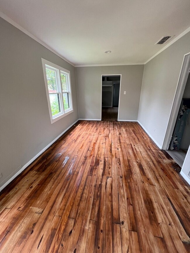 335 Henry St in San Antonio, TX - Foto de edificio - Building Photo