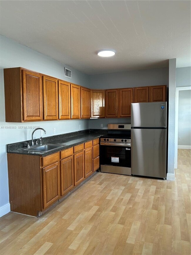 1360 Collins Ave in Miami Beach, FL - Building Photo - Building Photo