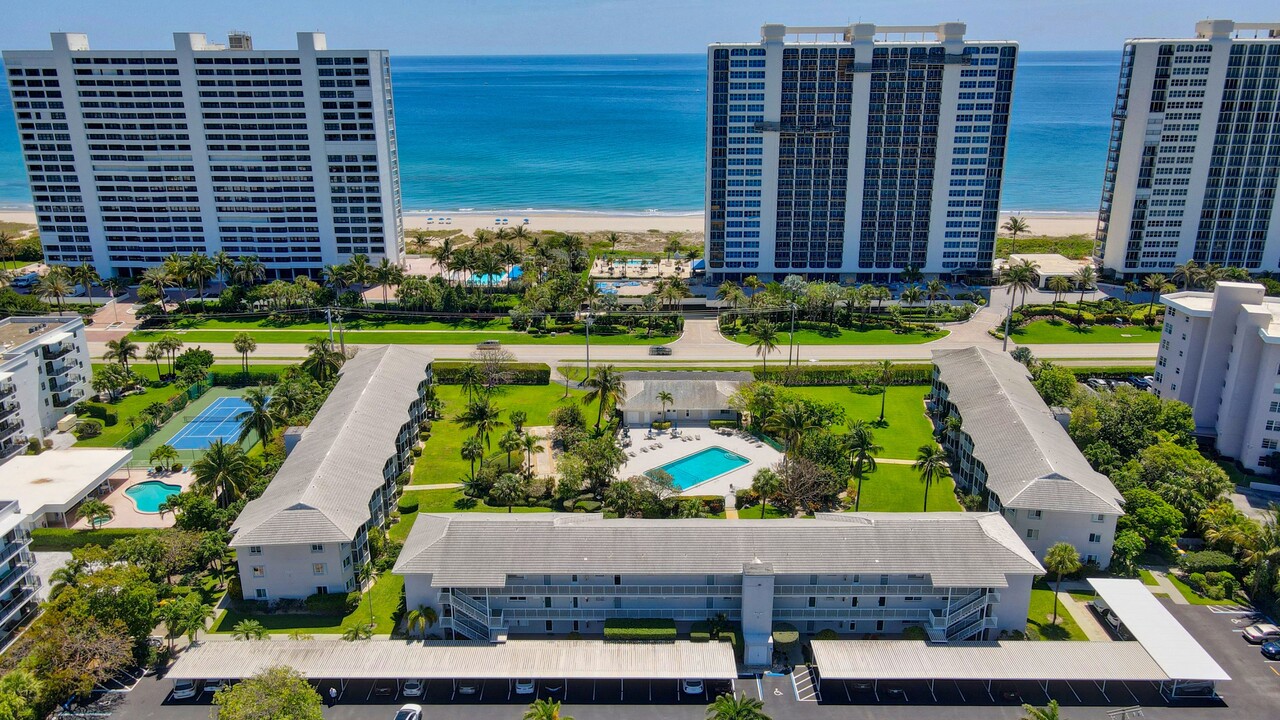 2760 Banyan Rd, Unit 24 in Boca Raton, FL - Building Photo