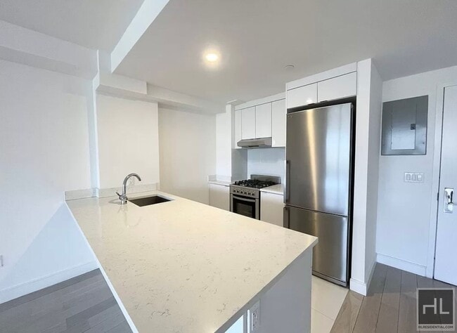 Rent stabilized 1 bedroom spanning 725 sq 