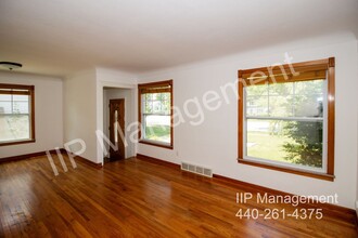 1313 Richmond Rd in Lyndhurst, OH - Building Photo - Building Photo