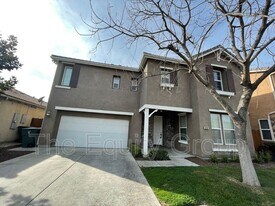 3237 Winslow St in Visalia, CA - Building Photo