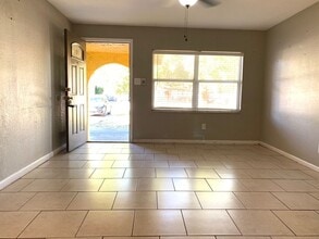 2415 S Ramona Cir in Tampa, FL - Building Photo - Building Photo