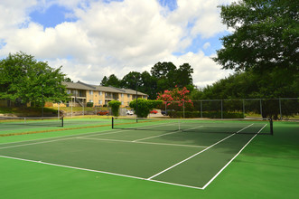 Oak Hollow Apartments in Longview, TX - Foto de edificio - Building Photo