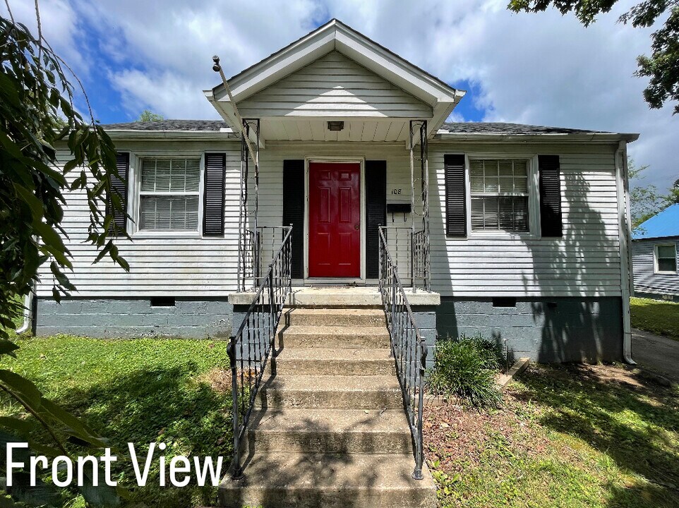 108 Woodmont Cir in Clinton, TN - Foto de edificio