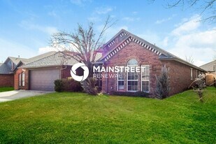 617 Greenfield Dr in Yukon, OK - Building Photo