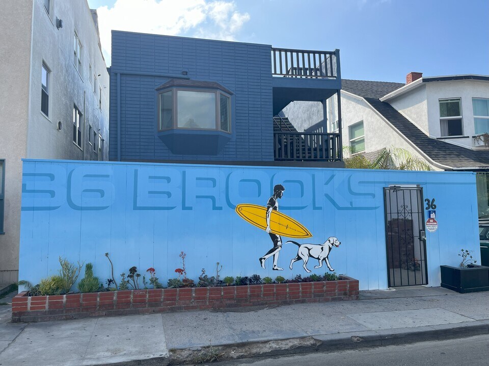 36 Brooks Ave, Unit B in Venice, CA - Foto de edificio