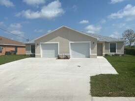 843 Mohawk Pkwy in Cape Coral, FL - Building Photo