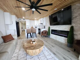 580 Pleasure Island Blvd, Unit 117 in Port Arthur, TX - Building Photo