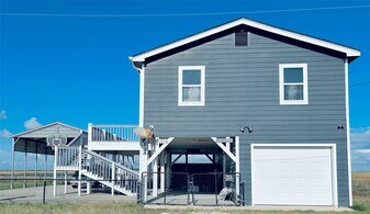 1256 Canal E in Port Bolivar, TX - Building Photo