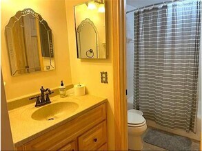 4560 Cedar Lk Rd S in Minneapolis, MN - Building Photo - Building Photo