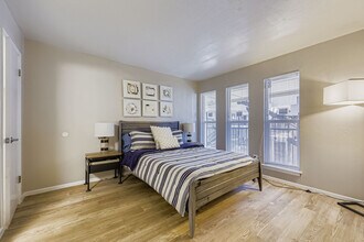 Paddock on Park Row in Arlington, TX - Building Photo - Building Photo