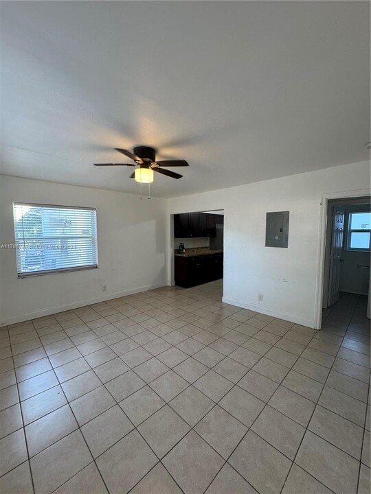 5837 Pierce St in Hollywood, FL - Building Photo