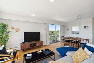 5976 Tisdall St in Vancouver, BC - Building Photo - Building Photo